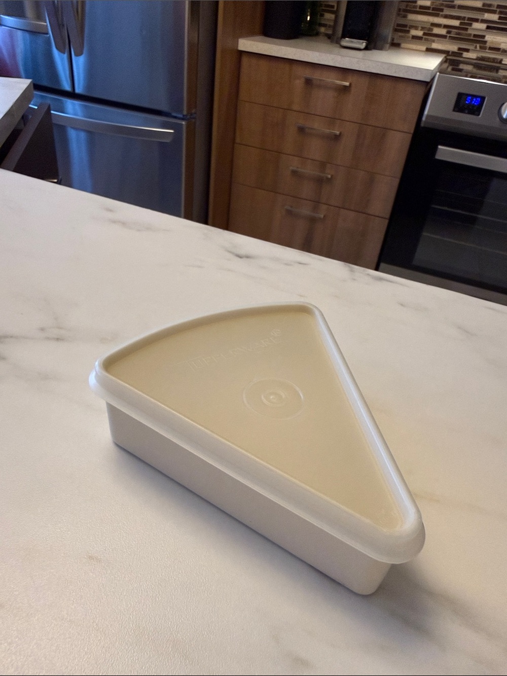 Tupperware - Pie keeper